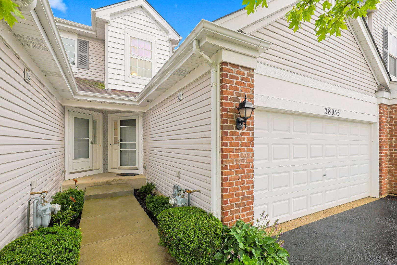 28055 W Niagara Street 28055