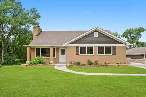 Photo of 21122 S Hillside Road, Frankfort, IL 60423 (MLS # 12427217)