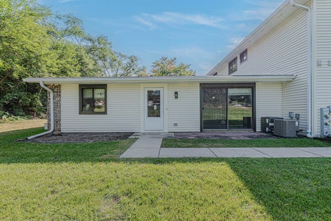 Photo of 119 Brewster Court #B, Bloomingdale, IL 60108 (MLS # 12741375)
