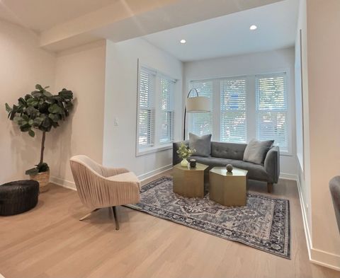 Tiny photo for 847 W Ainslie Street #1E, Chicago, IL 60640 (MLS # 12496873)