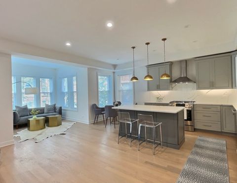 Tiny photo for 847 W Ainslie Street #1E, Chicago, IL 60640 (MLS # 12496873)