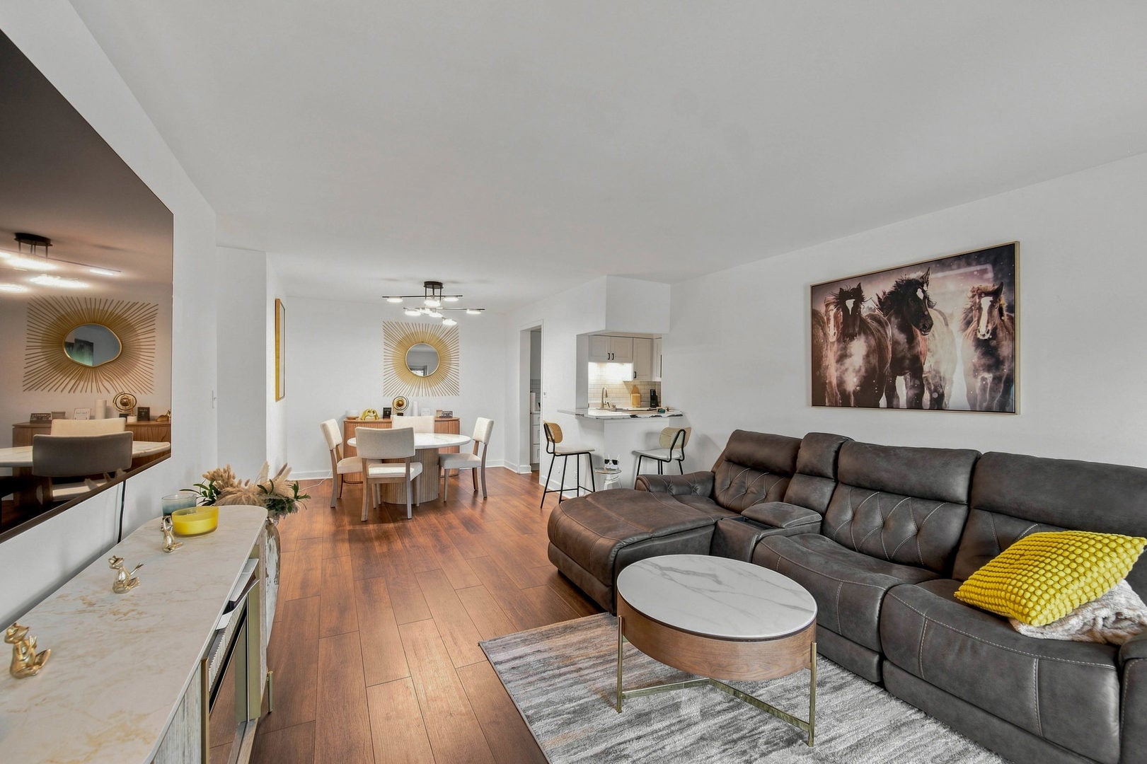 7231 Wolf Road 208