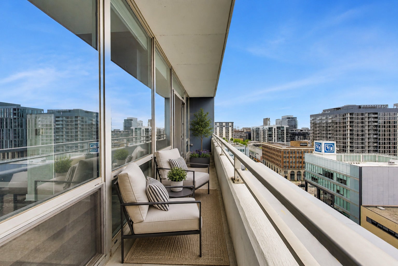 737 W WASHINGTON Boulevard 1109