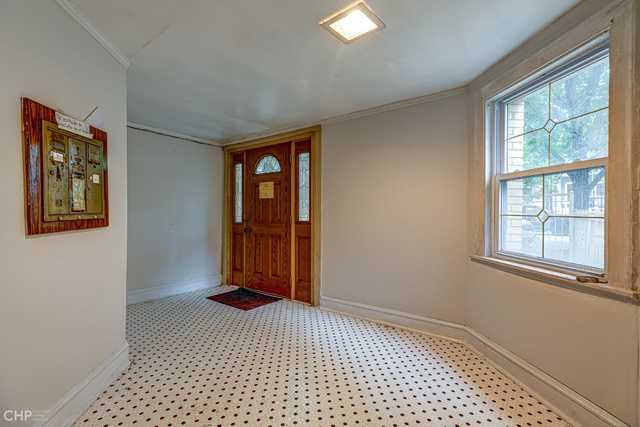 2832 N Mozart Street