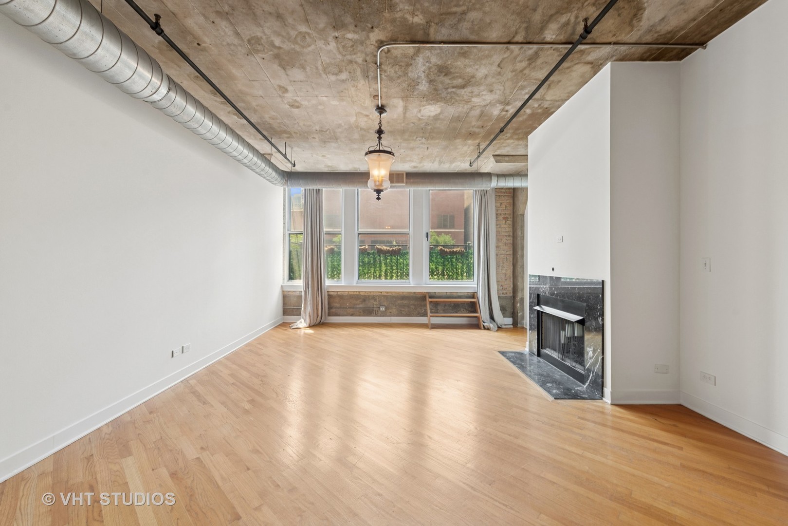 411 W ONTARIO Street 221