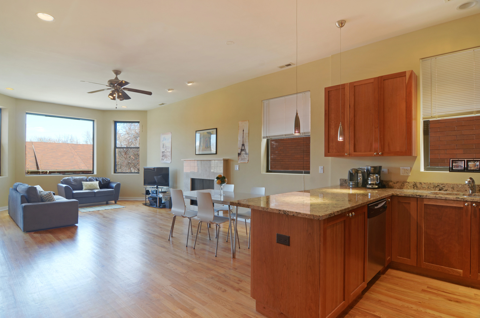 2147 W EVERGREEN Avenue 201