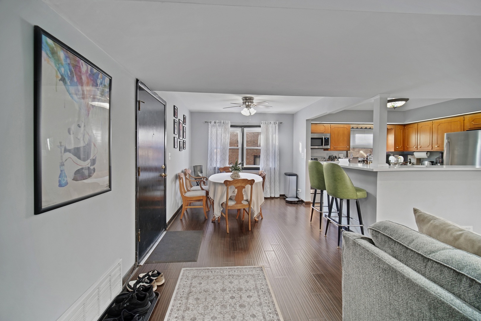 4337 N Kedvale Avenue 206