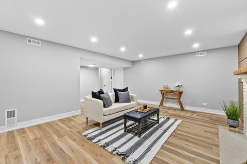 Tiny photo for 305 Williams Drive, Schaumburg, IL 60193 (MLS # 12484877)