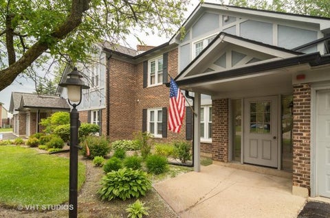 Photo of 172 Grove Avenue #C, Des Plaines, IL 60016 (MLS # 12789889)