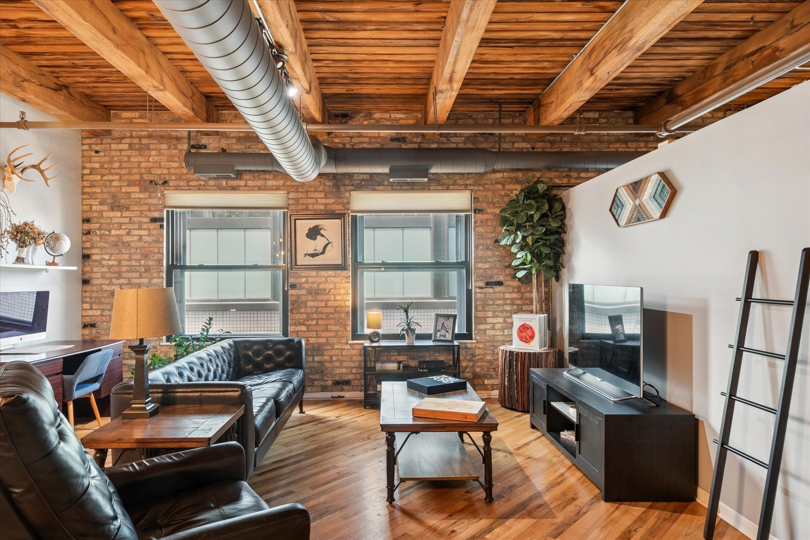 225 W Huron Street 516