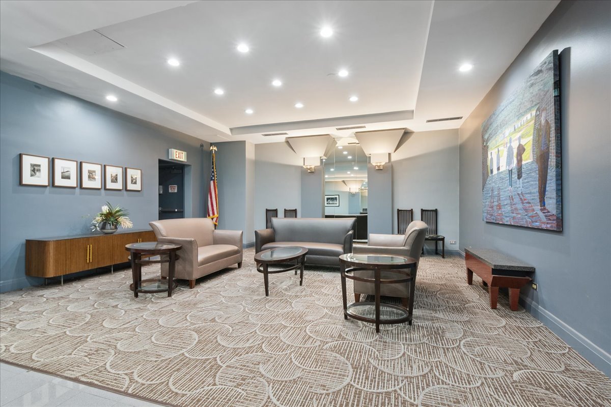 6157 N Sheridan Road 6K