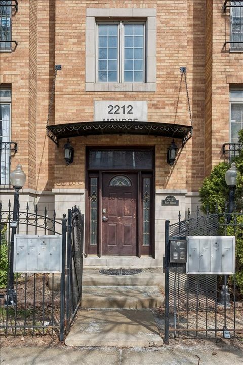 Tiny photo for 2212 W MONROE Street #1W, Chicago, IL 60612 (MLS # 12604716)