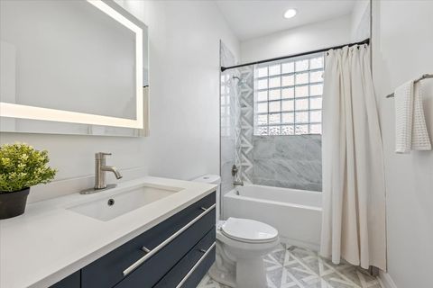 Tiny photo for 2212 W MONROE Street #1W, Chicago, IL 60612 (MLS # 12604716)