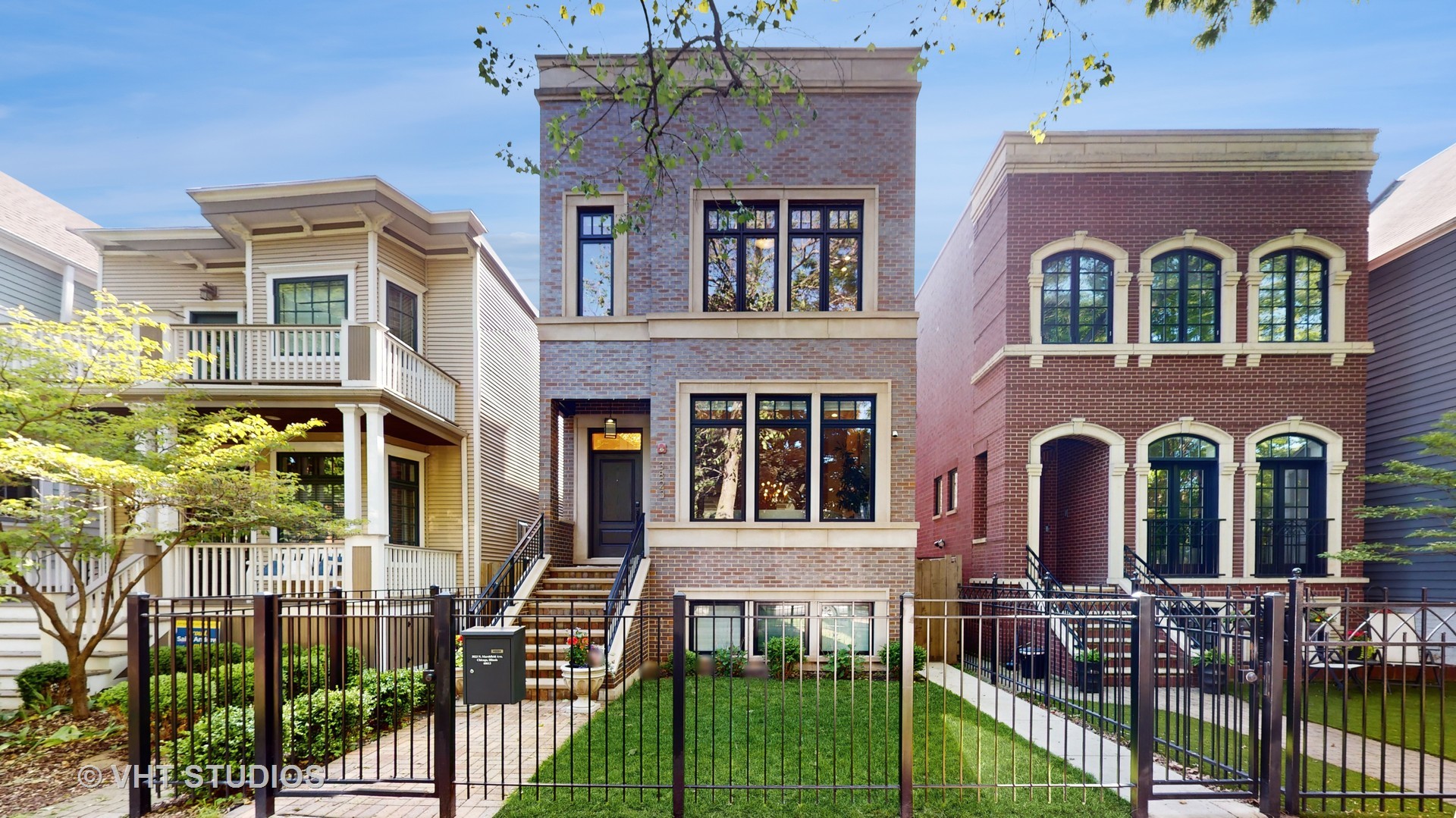 View Chicago, IL 60613 house