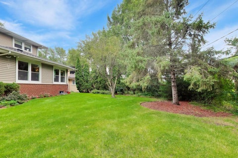 Tiny photo for 1914 N Burke Drive, Arlington Heights, IL 60004 (MLS # 12757498)
