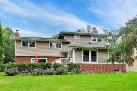 Tiny photo for 1914 N Burke Drive, Arlington Heights, IL 60004 (MLS # 12757498)