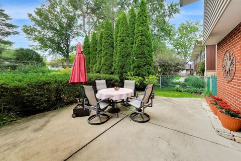 Tiny photo for 1914 N Burke Drive, Arlington Heights, IL 60004 (MLS # 12757498)