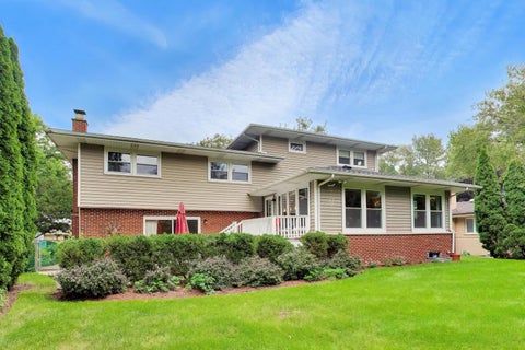 Tiny photo for 1914 N Burke Drive, Arlington Heights, IL 60004 (MLS # 12757498)