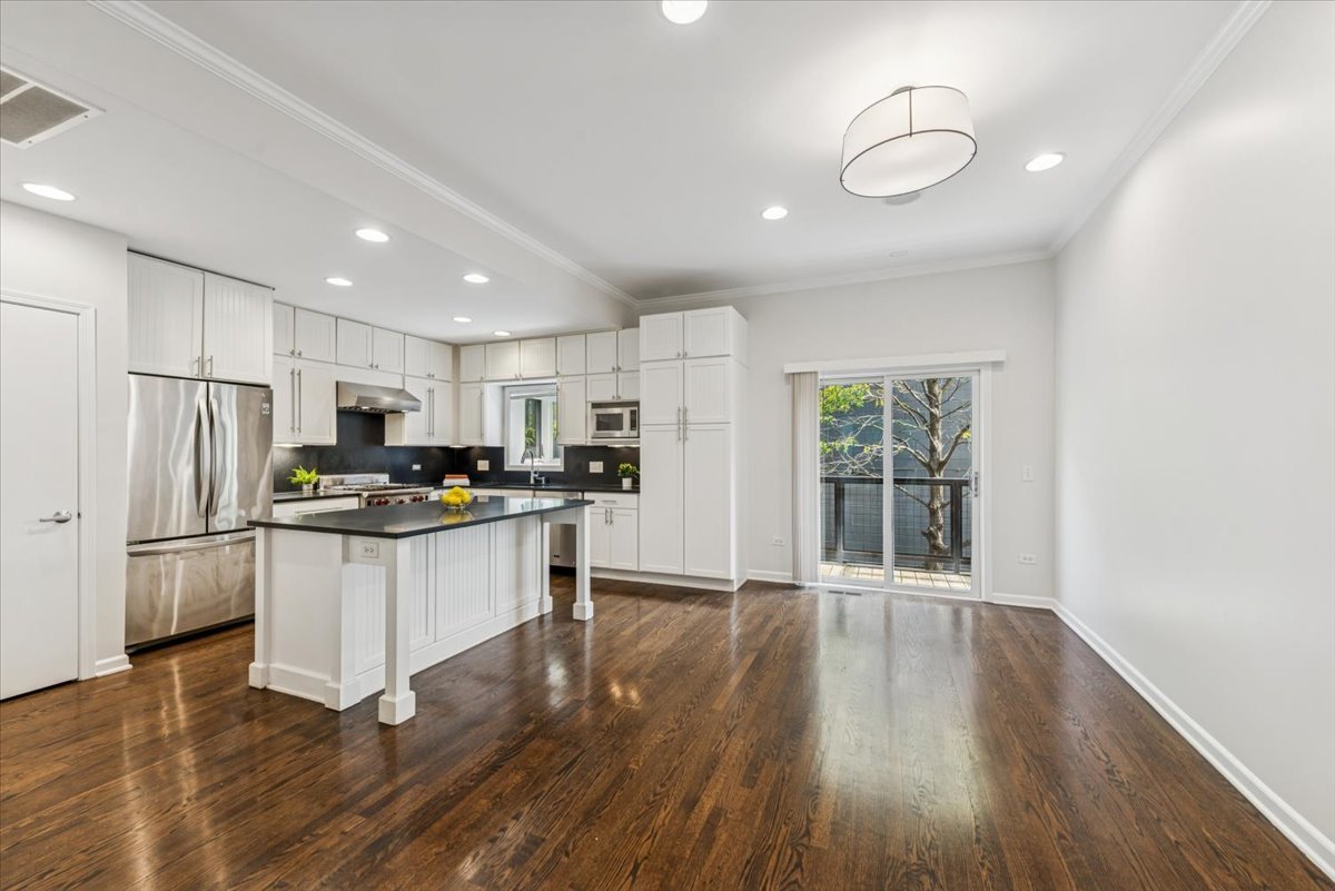 2225 W Madison Street 7