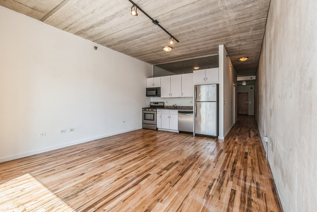 630 N FRANKLIN Street 702