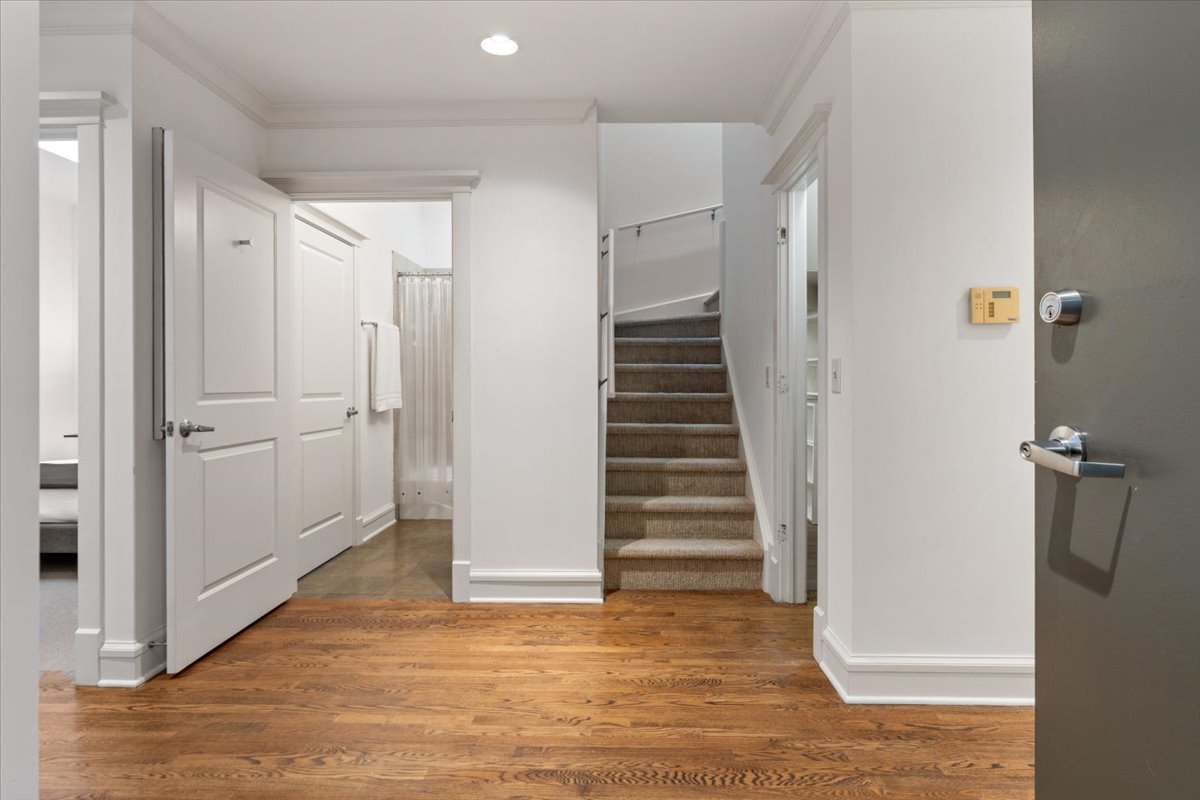 800 W Cornelia Avenue 407