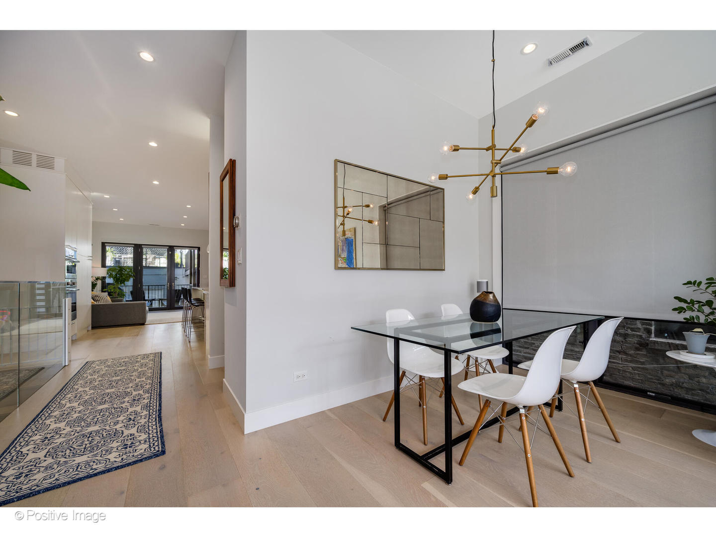 1752 W AUGUSTA Boulevard 1