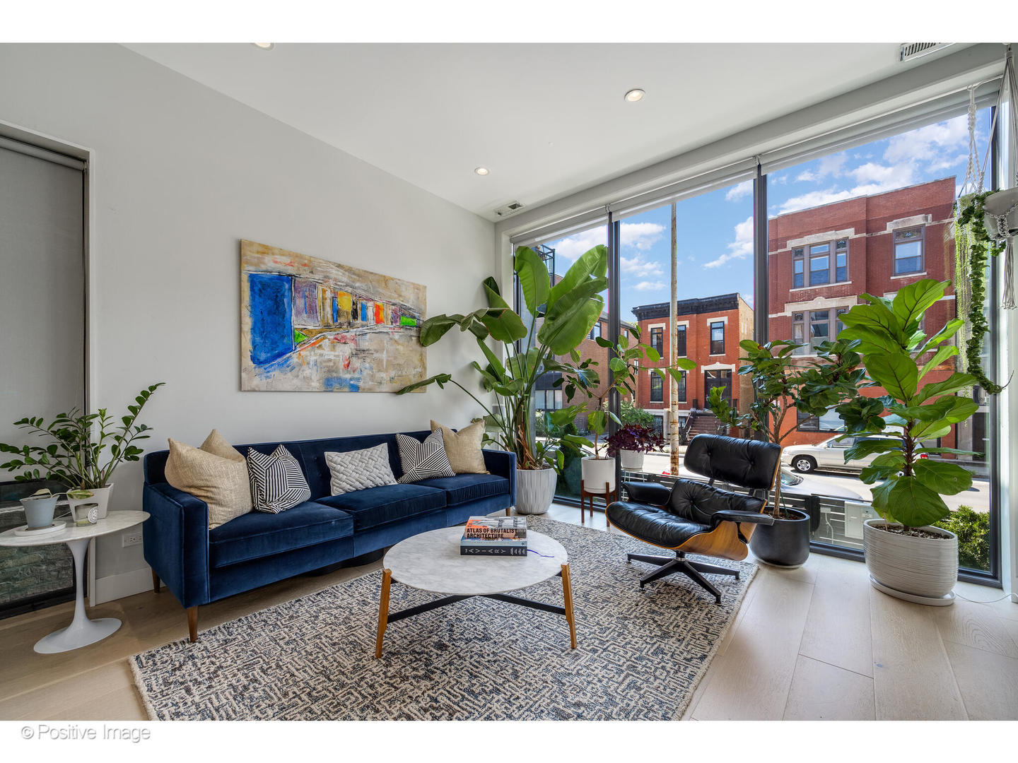 1752 W AUGUSTA Boulevard 1