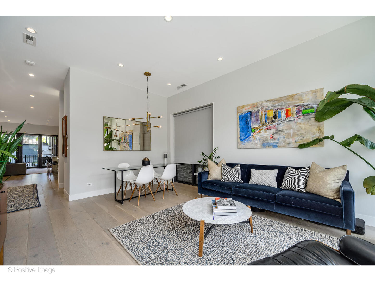 1752 W AUGUSTA Boulevard 1