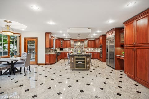 Tiny photo for 3832 W Chase Avenue, Lincolnwood, IL 60712 (MLS # 12667530)