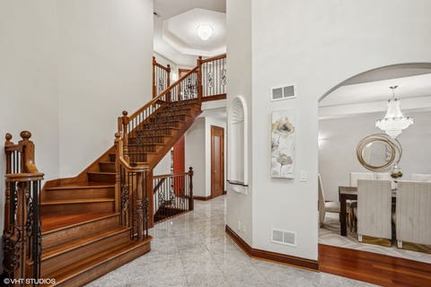 Tiny photo for 3832 W Chase Avenue, Lincolnwood, IL 60712 (MLS # 12667530)