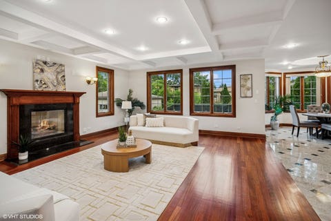 Tiny photo for 3832 W Chase Avenue, Lincolnwood, IL 60712 (MLS # 12667530)