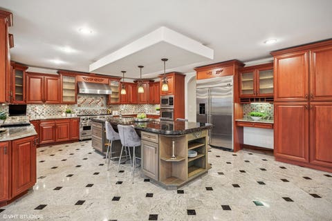 Tiny photo for 3832 W Chase Avenue, Lincolnwood, IL 60712 (MLS # 12667530)