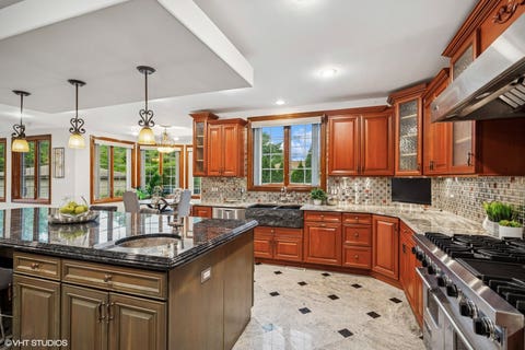 Tiny photo for 3832 W Chase Avenue, Lincolnwood, IL 60712 (MLS # 12667530)