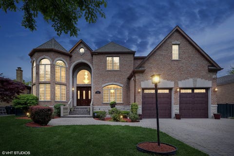 Tiny photo for 3832 W Chase Avenue, Lincolnwood, IL 60712 (MLS # 12667530)