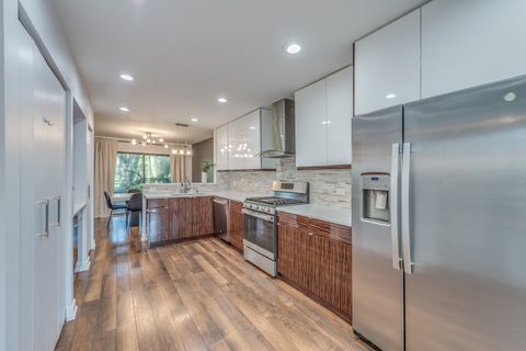 Tiny photo for 1428 N Bridgeport Drive, Mount Prospect, IL 60056 (MLS # 12476499)