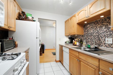 Tiny photo for 914 N Austin Boulevard #C-9, Oak Park, IL 60302 (MLS # 12614802)