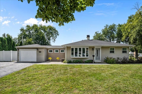 Photo of 2311 Sigwalt Street, Rolling Meadows, IL 60008 (MLS # 12741563)