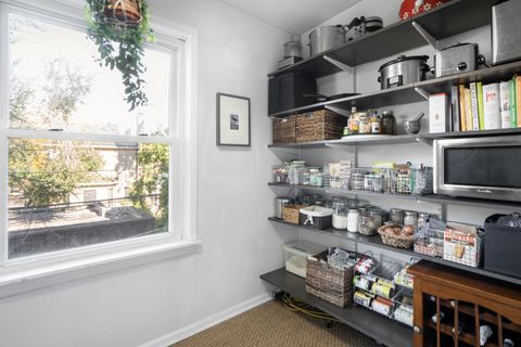 Tiny photo for 846 W GUNNISON Street #2W, Chicago, IL 60640 (MLS # 12504213)