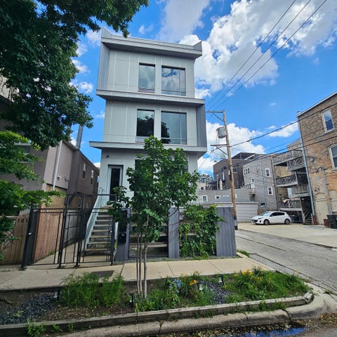 Photo of 1013 N Honore Street #1, Chicago, IL 60622 (MLS # 12711335)