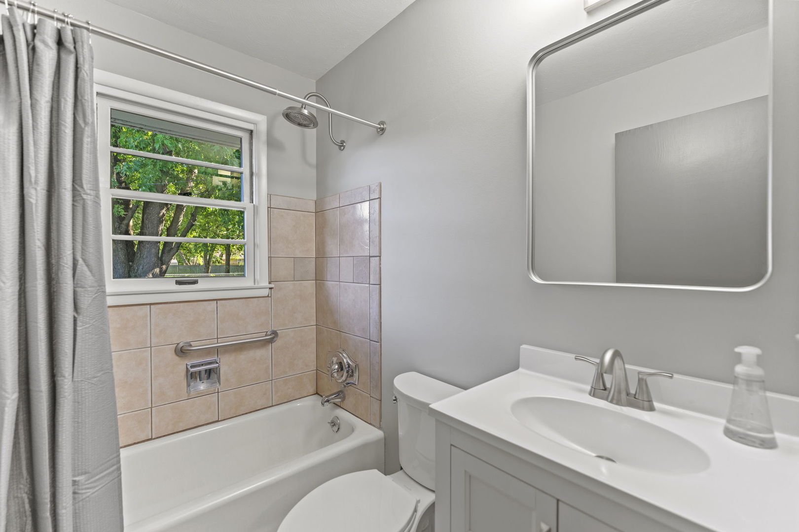 Belvidere, Illinois 61008, United States, 3 Bedrooms Bedrooms, ,2 BathroomsBathrooms,Residential,Contingent,224726