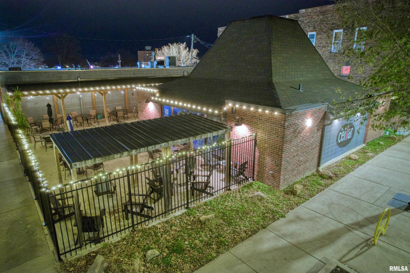 101 W MONROE Street