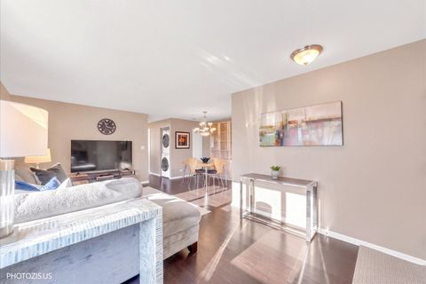 Tiny photo for 550 Vine Avenue #104, Highland Park, IL 60035 (MLS # 12617825)