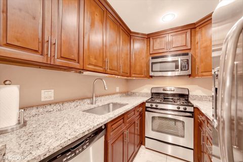 Tiny photo for 550 Vine Avenue #104, Highland Park, IL 60035 (MLS # 12617825)