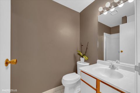 Tiny photo for 550 Vine Avenue #104, Highland Park, IL 60035 (MLS # 12617825)