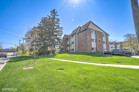 Tiny photo for 550 Vine Avenue #104, Highland Park, IL 60035 (MLS # 12617825)