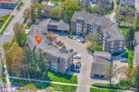 Tiny photo for 550 Vine Avenue #104, Highland Park, IL 60035 (MLS # 12617825)
