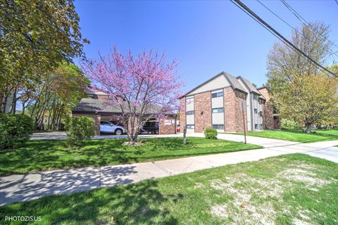 Photo of 550 Vine Avenue #104, Highland Park, IL 60035 (MLS # 12617825)