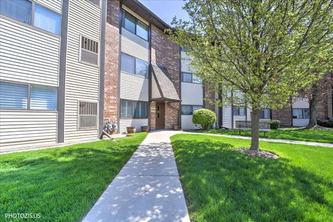 Tiny photo for 550 Vine Avenue #104, Highland Park, IL 60035 (MLS # 12617825)