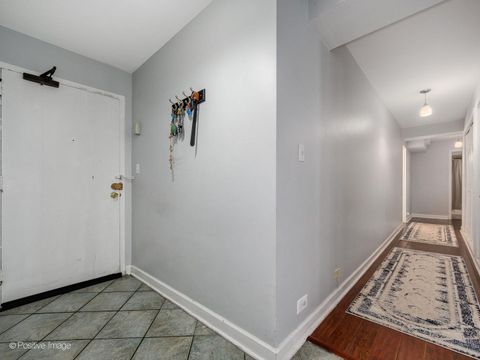 Tiny photo for 5801 N Sheridan Road #16B, Chicago, IL 60660 (MLS # 12630590)
