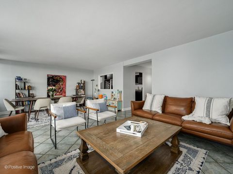 Tiny photo for 5801 N Sheridan Road #16B, Chicago, IL 60660 (MLS # 12630590)